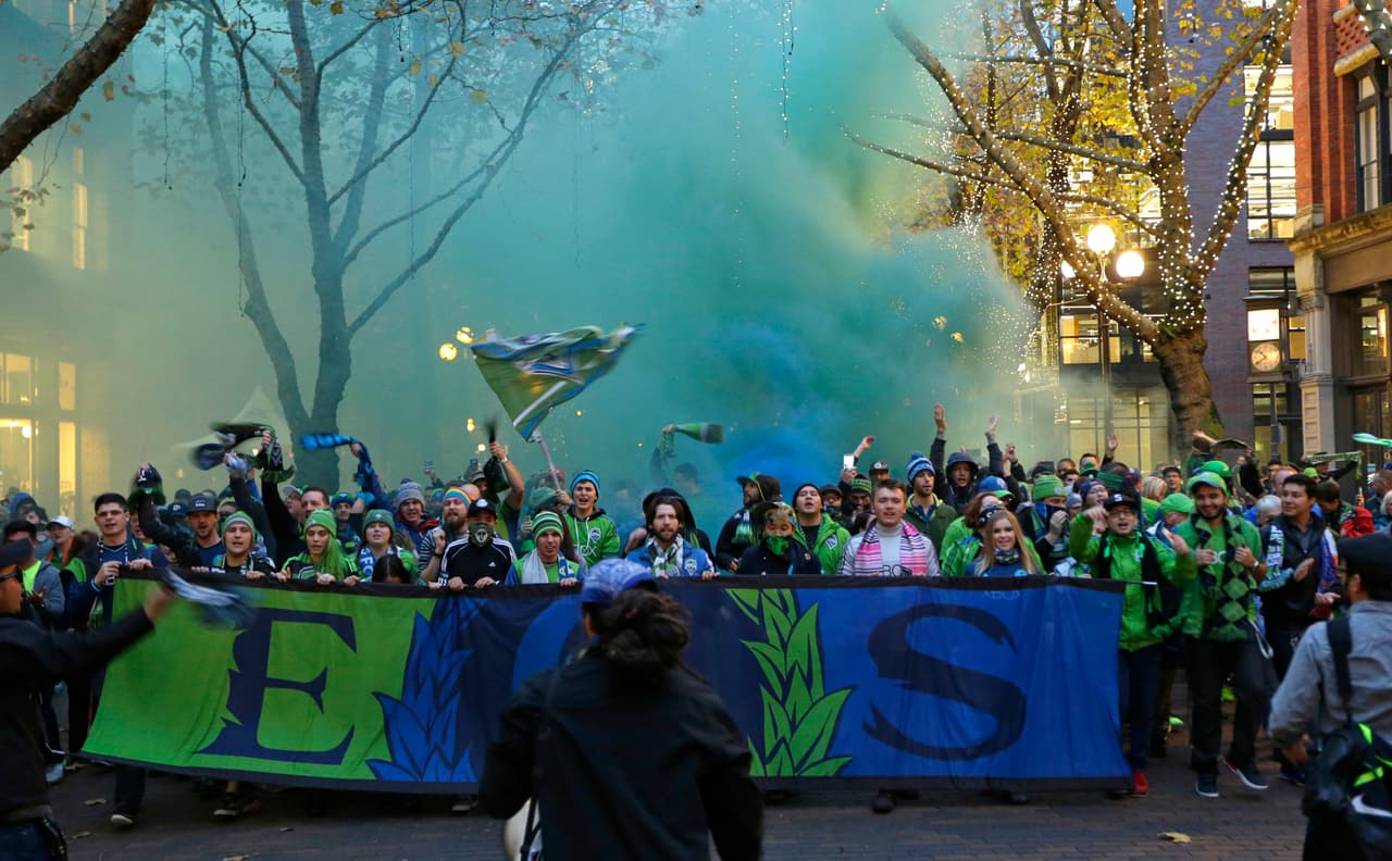 FC Dallas será el rival del ganador de ese partido por los playoffs de la Conferencia Oeste. Por Seattle Sounders hay varios latinos como el panameño Román Torres y el paraguayo Nelson Valdez.