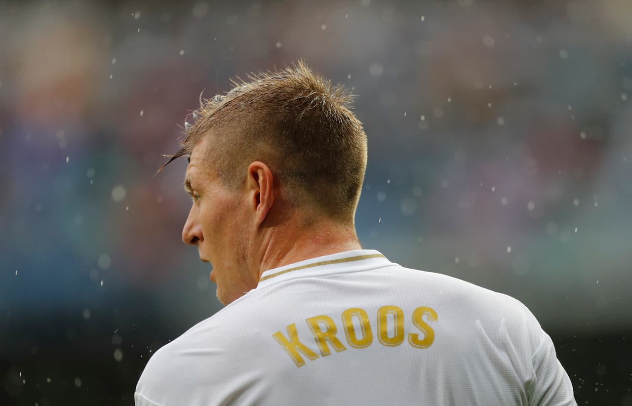 El Real Madrid consumó un gran primer tiempo y vencía 3-0 con doblete de Karim Benzema y uno más de Casemiro pero en la segunda mitad sufrió, recibió goles de Mayoral y Melero, dos ex madridistas, y una atajada de Courtois salvó el posible empate.