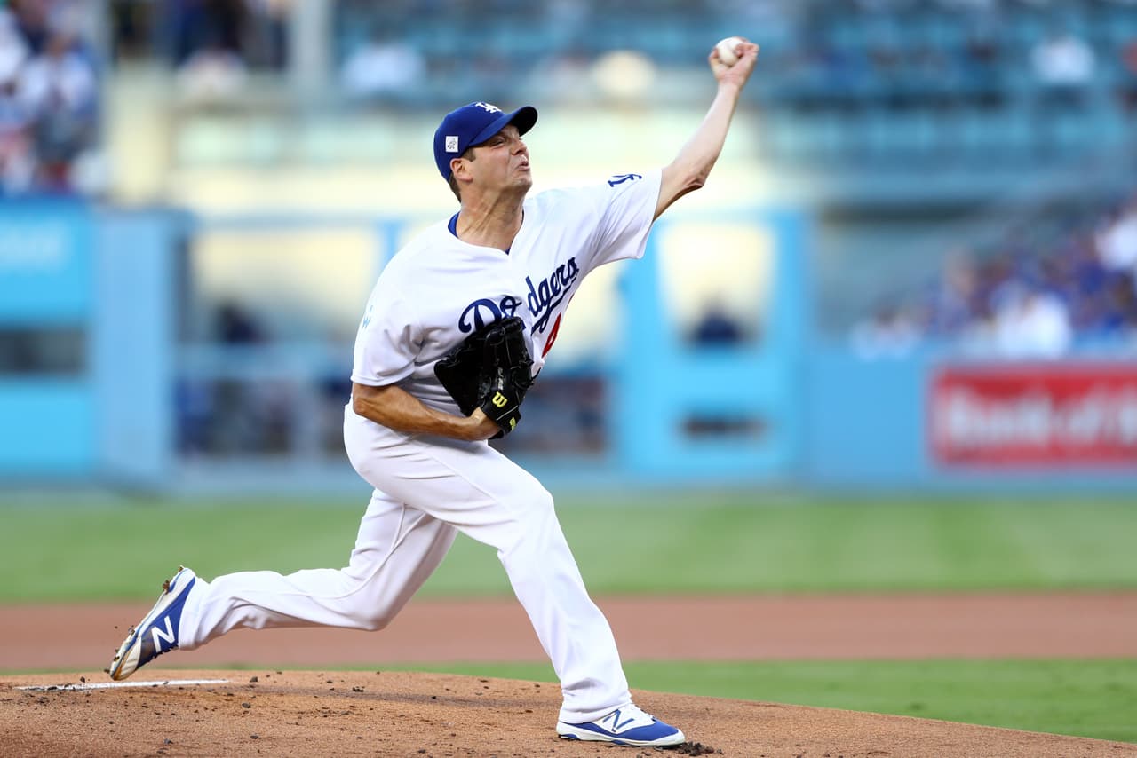 Rich Hill abrió por los Dodgers y trabajó 4 entradas en las que sólo recibió una carrera limpia y ponchó a 7 rivales. Terminaría sin decisión.