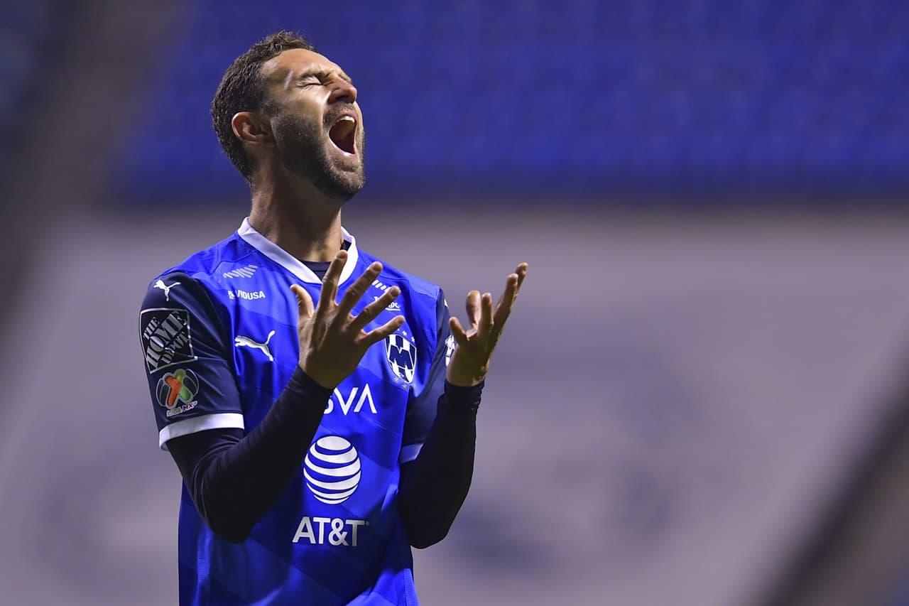 Miguel Layún rechaza petición de afición por sentar a Funes Mori