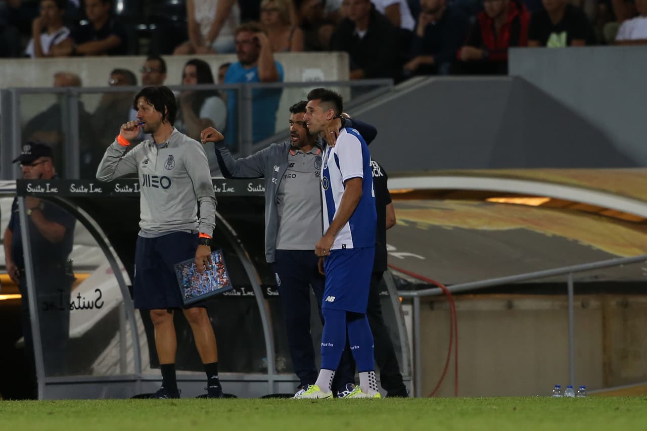 Héctor Herrera perdió la titularidad en el FC Porto.
