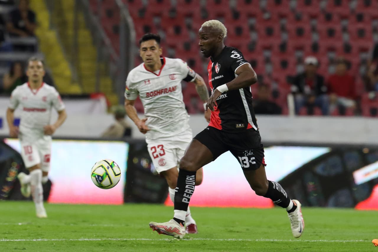 Atlas y Toluca firmaron un empate sin goles en partido pendiente de la Jornada 1 del Torneo Clausura 2023 de Liga MX. El debut de los Rojinegros en el Jalisco se había postergado por la mala calidad del césped.