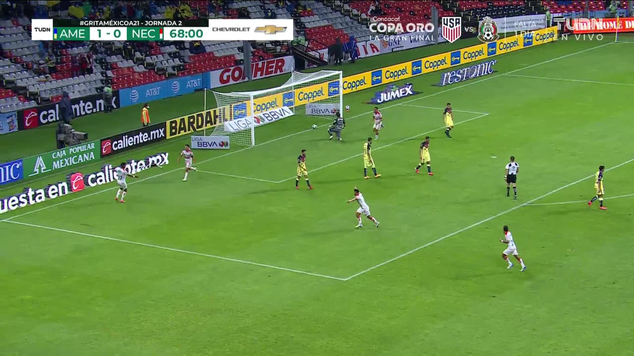 ¡GOL!  anota para Necaxa. Alejandro Zendejas