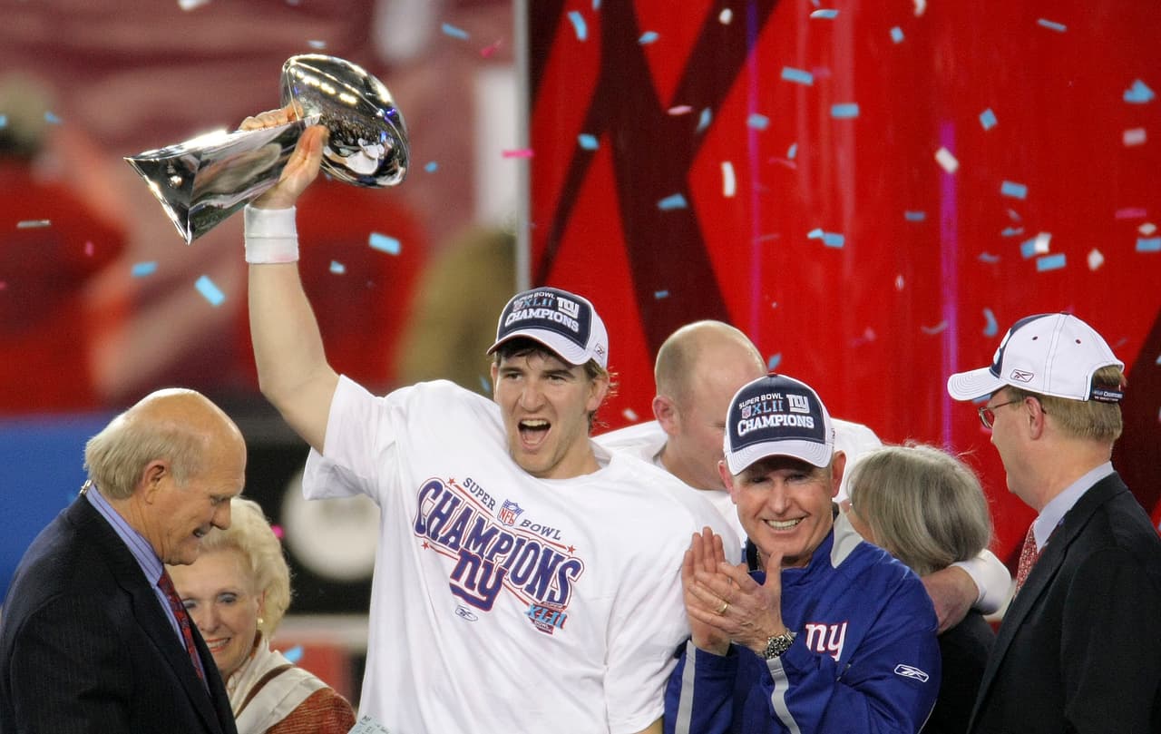 En el draft de 2004, Eli Manning se negó a jugar con los Chargers y fue cambiado a Giants donde después ganó dos Super Bowls.