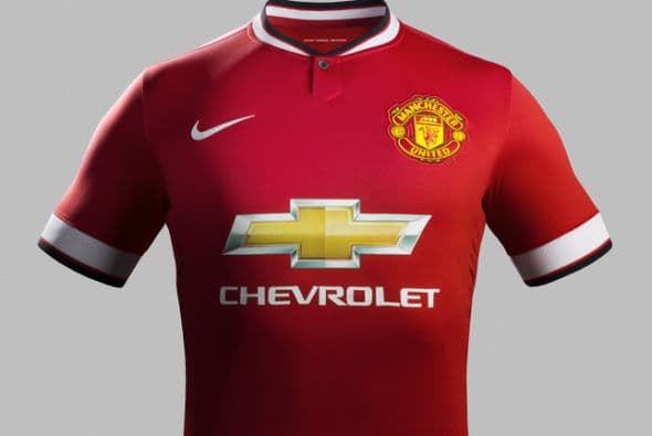 Manchester United lanzó su nuevo uniforme de local para la temporada 2014-15, en el que preservan los clásicos colores rojo, blanco y negro y en el que incorporan la leyenda "Youth, Courage, Greatness" (Juvetud, coraje, grandeza).