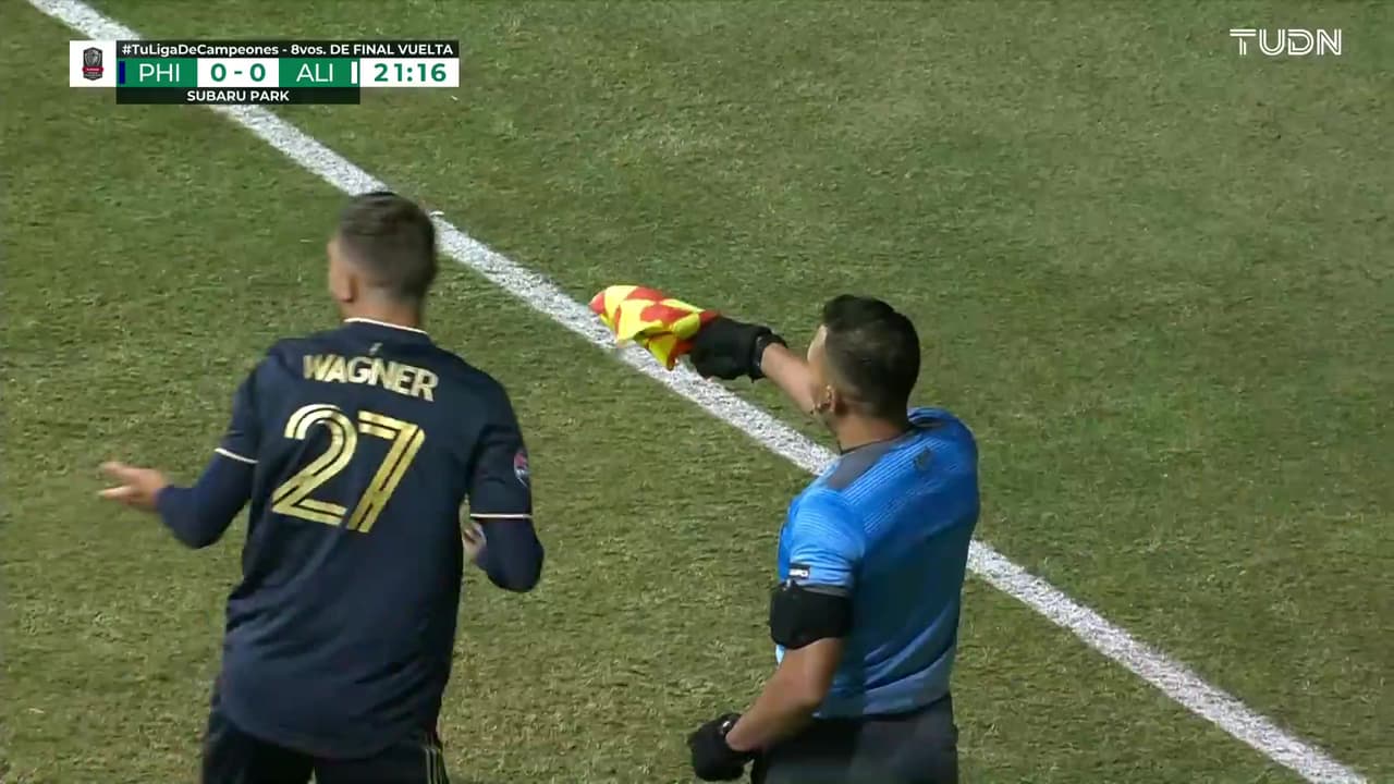 ¡Se levanta la bandera! Wagner anota y se anula por fuera de juego
