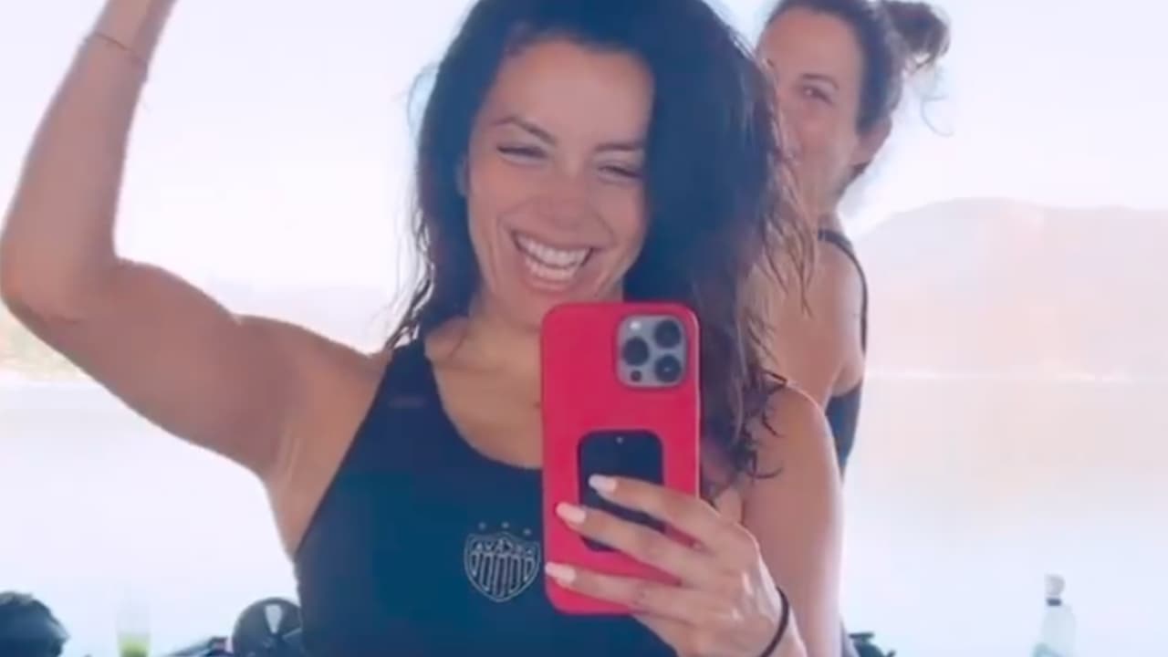 Eva Longoria presume al Necaxa y da bienvenida a Jaime Lozano