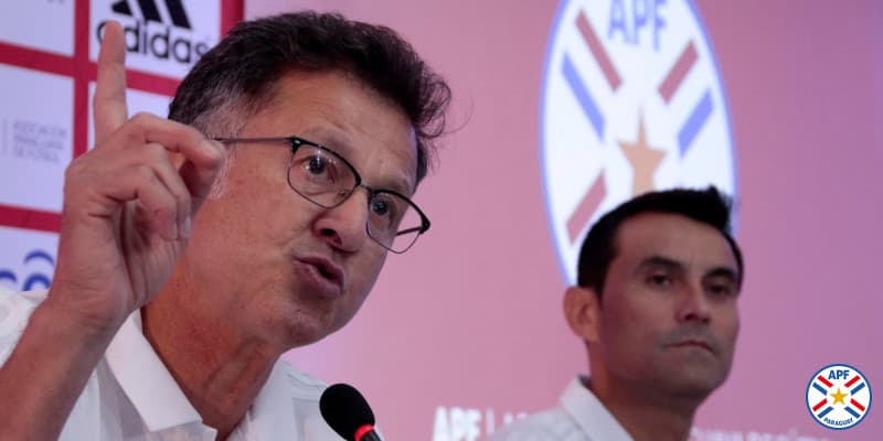 <b>"Me han llamado de otras selecciones y dije 'no' porque tengo un compromiso con Paraguay y con toda esta gente", </b>comentó el colombiano.