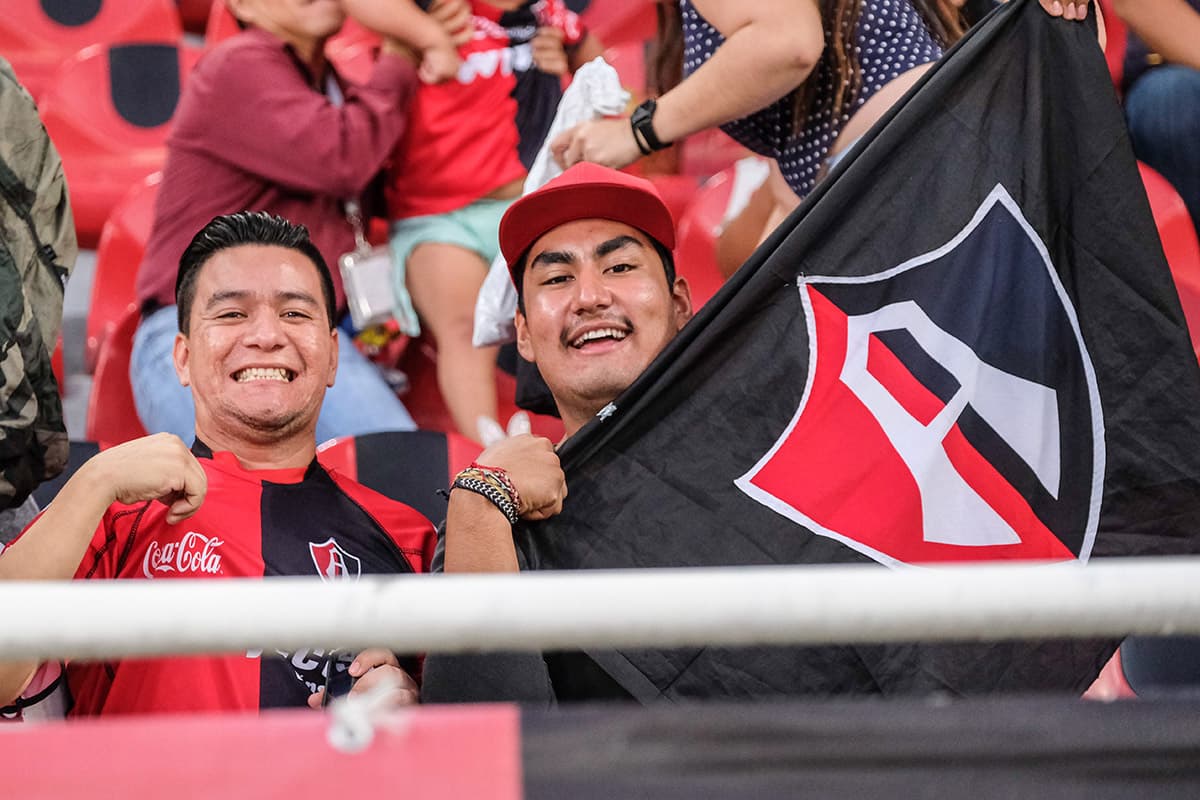 Fanáticos de Atlas en el Estadio Jalisco previo al encuentro contra Pumas UNAM por la jornada 3 del Apertura 2018 de la Liga MX.