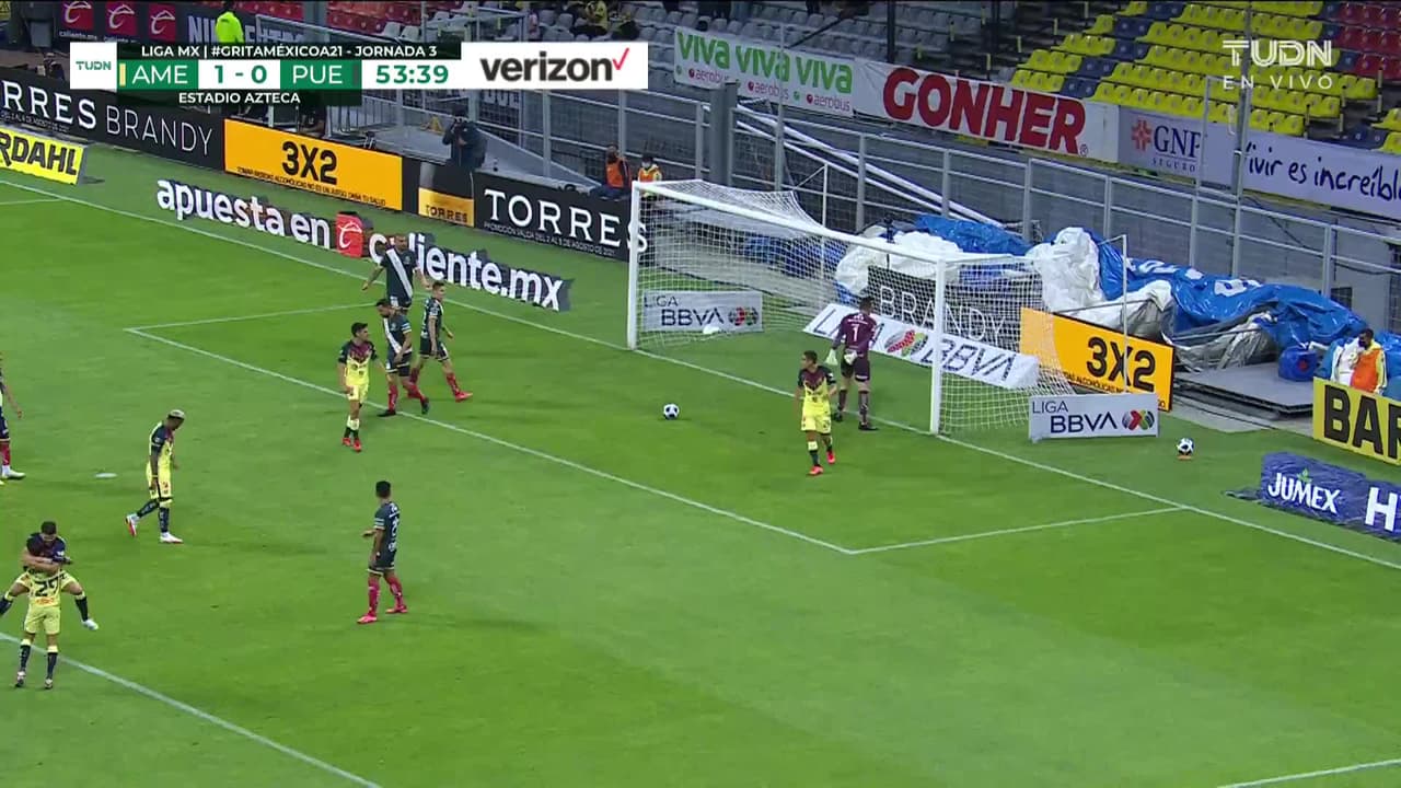 ¡GOL!  anota para América. Mauro Laínez