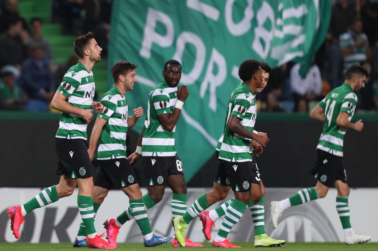 Sporting 3-1 Istanbul. Coates (3’), Sporar (44’) y Vietto(51’) marcaron para la goliza en el José Alvalade. Visca (77’) hizo el descuento.
