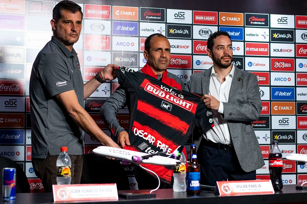 Pareja llega como técnico oficial de Xolos luego que su compatriota Franky Oviedo dirigiera de forma interina en las últimas jornadas del Apertura 2018 tras la salida del argentino Diego Cocca.