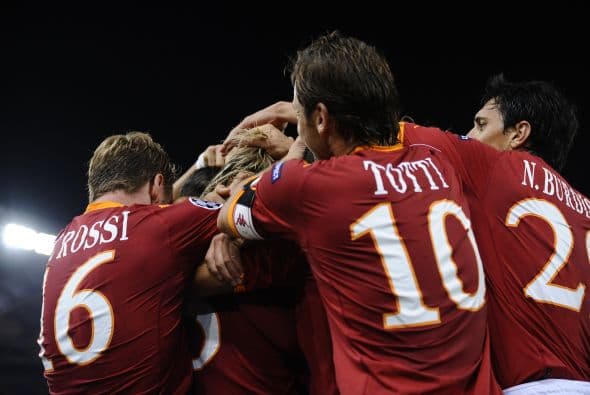 La Roma aún permitió un gol en su contra, pero al final se quedó con el triunfo por 2-1.