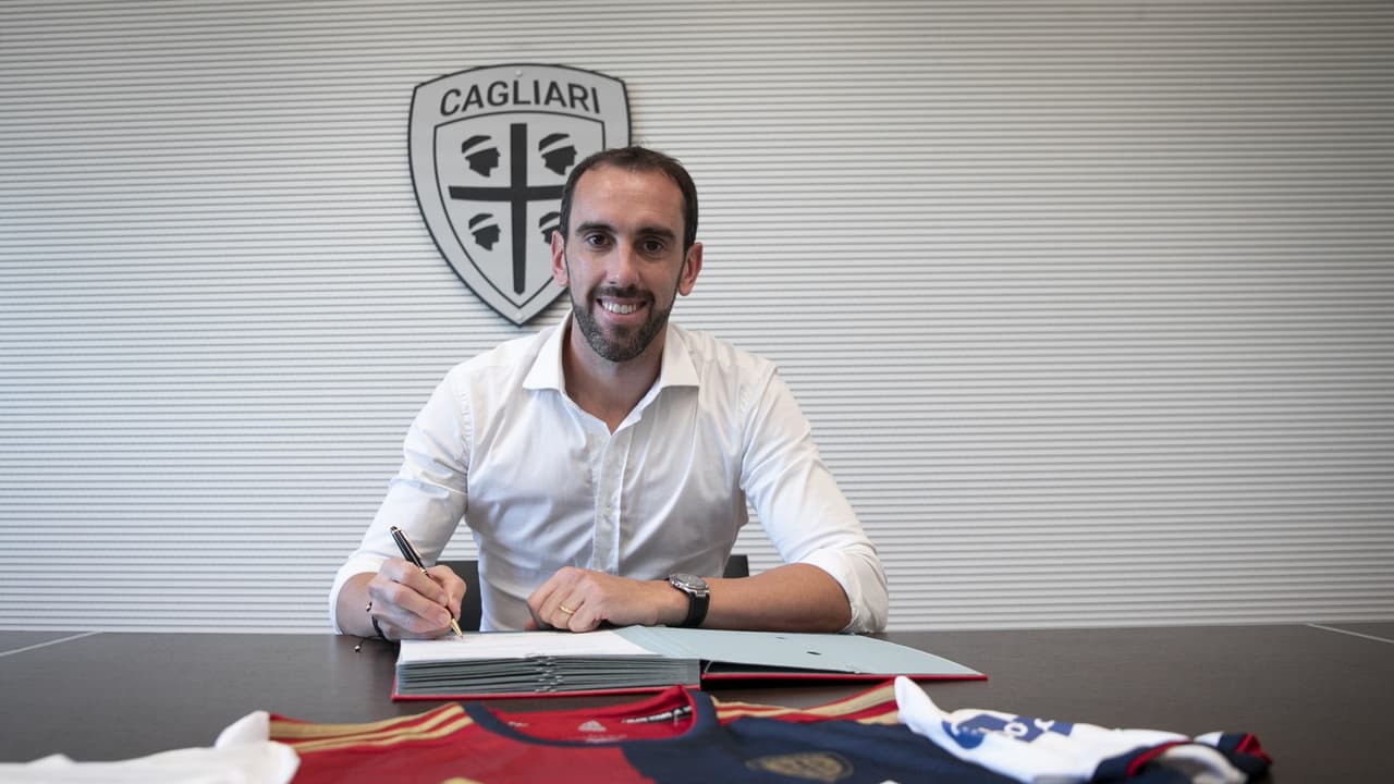 Cagliari hace oficial el fichaje de Diego Godín