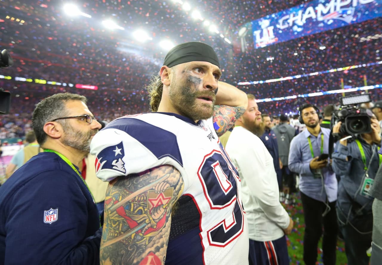 <b>Chris Long</b> es un caso particular entre los Pats 'rebeldes', pues es el único de raza caucásica.