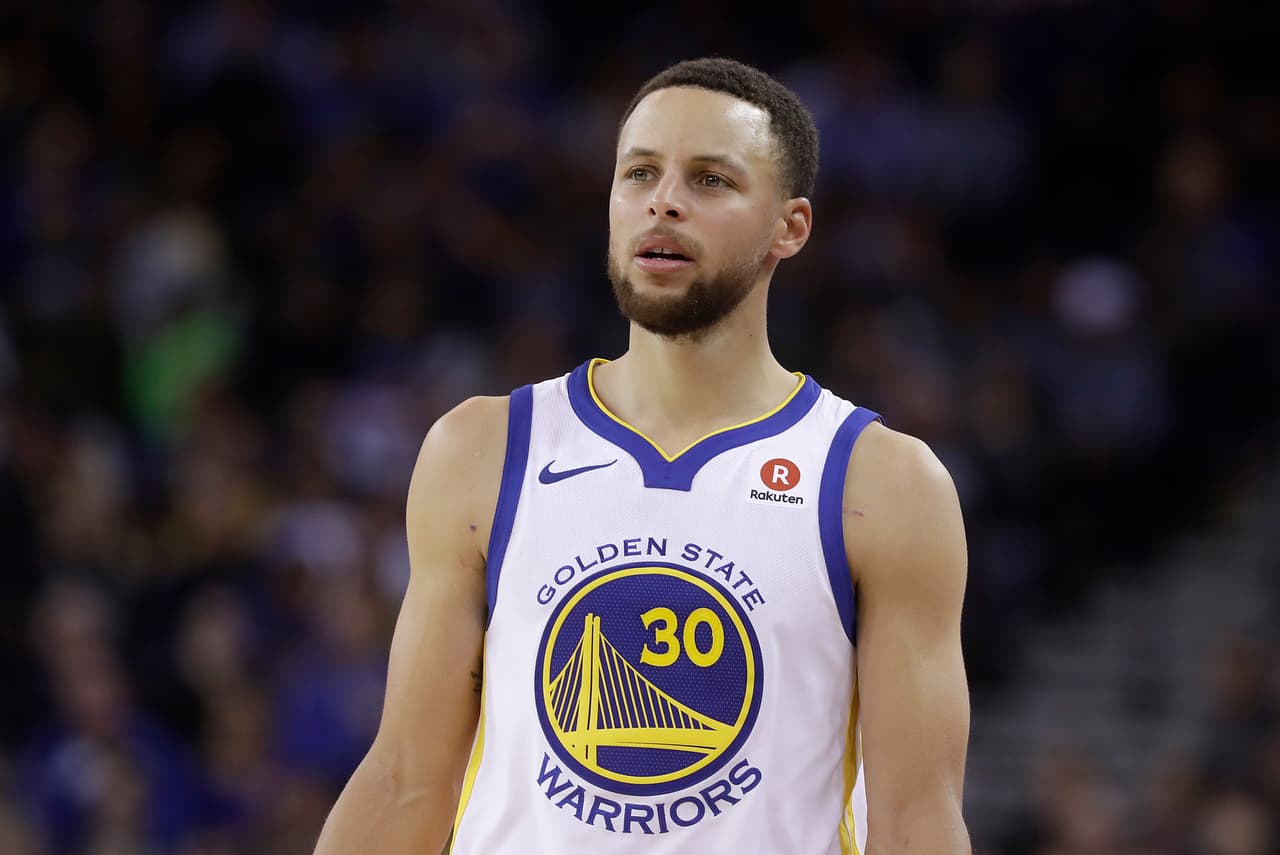 Curry fuera tres semanas por lesión en rodilla