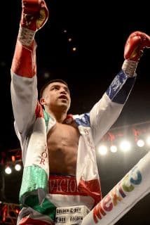 Víctor Ortiz se reencuentra con la victoria con TKO sobre Manny Pérez.