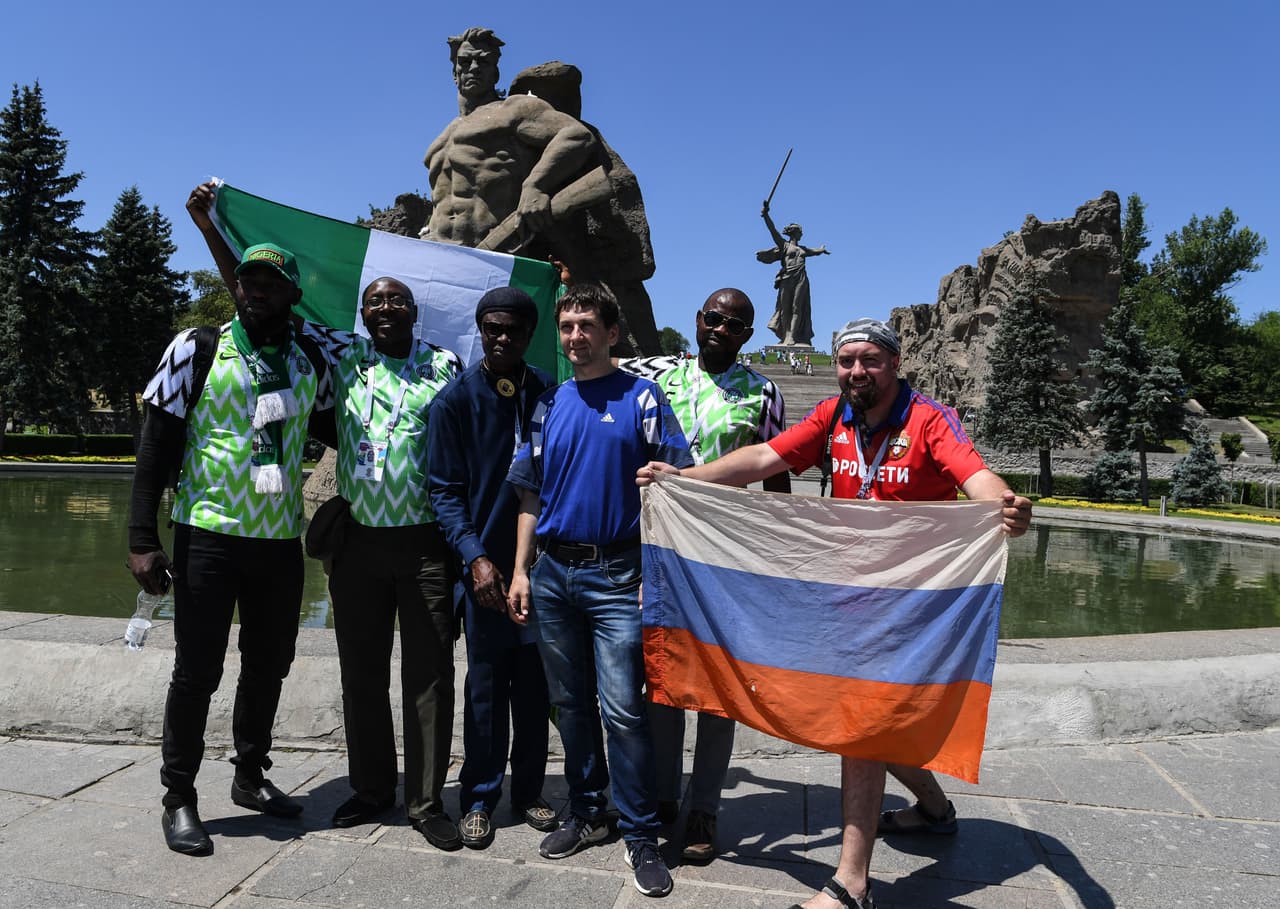 La cultura vikinga de Islandia y el colorido africano de Nigeria quedaron expuestos en la alegría de sus hinchas en medio del partido de ambos países por el grupo D del Mundial de Rusia 2018.