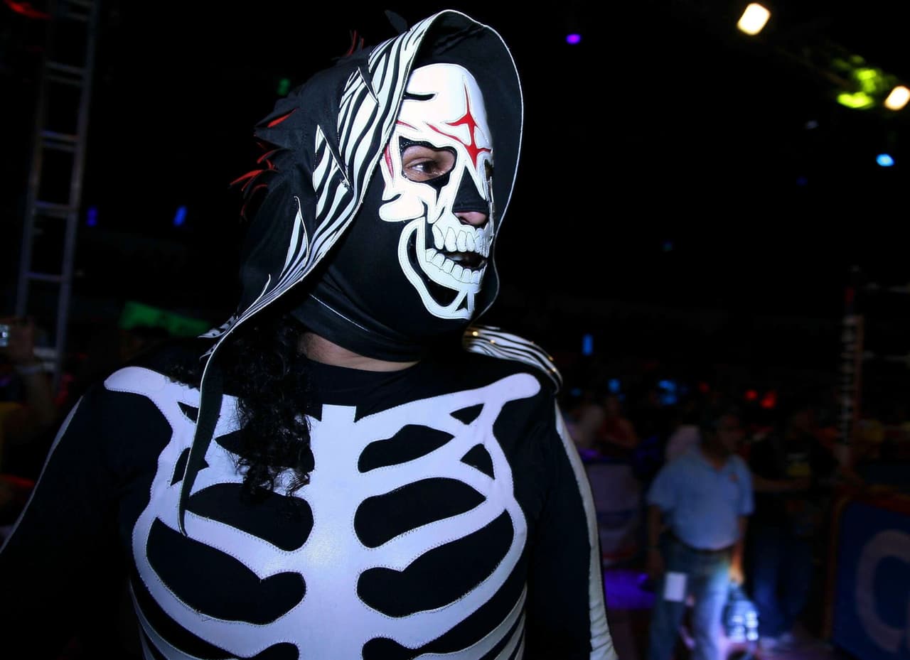 La Parka, una leyenda de la Lucha Libre, falleció a los 54 años, tras una aparatosa caída del ring.