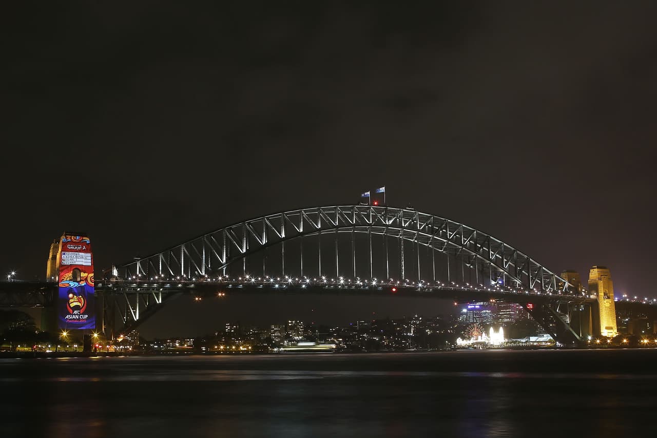 Respuesta: con la Copa del Mundo de la FIFA. Pero primero habría que armar una selección competitiva que lograse calificar a las citas mundialistas.