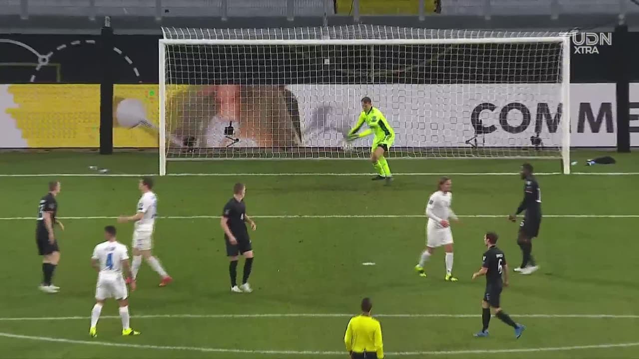 ¡TIRO ATAJADO! disparo por Jon Dadi Bodvarsson.