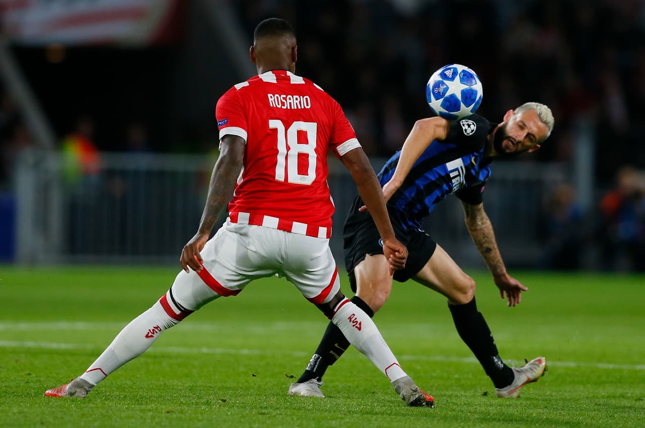 Los Neroazzurros comenzaron pisando fuerte en el partido y se acercaron con peligro al arco de Zoet.