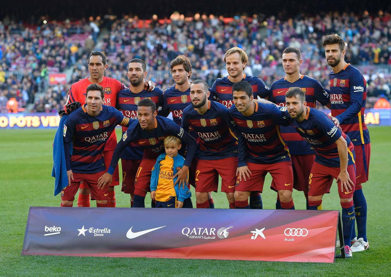 Unas horas antes el Barcelona arrancó la jornada sabatina en España con una paliza sin complicaciones de 4-0 sobre el Granada ya con once renovado saltando al Camp Nou con Arda Turan y Aleix Vidal como titulares.