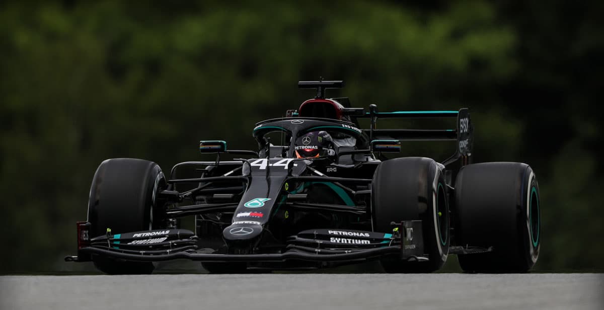 Lewis Hamilton se lleva el mejor tiempo y Checo Pérez fue 5° en Austria