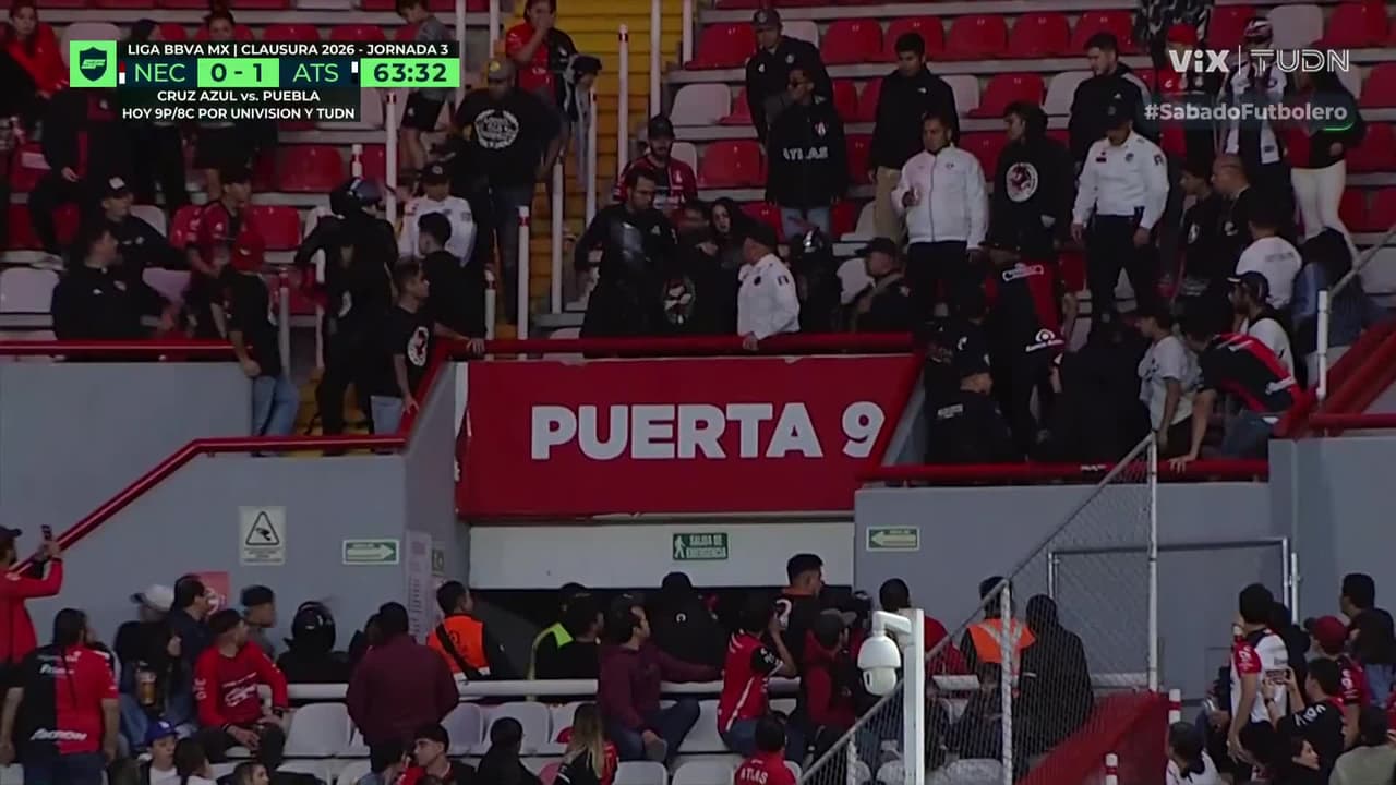 ¡Esto no se puede permitir! Aficionados protagonizan un altercado en la tribuna