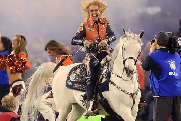 Aunque los Broncos cayeron de forma estrepitosa en el Super Bowl ante Seattle, las porristas de Denver nunca bajaron los ánimos.