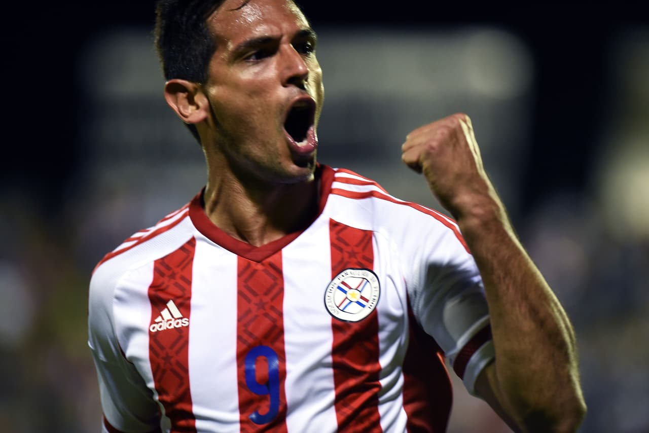 Roque Santa Cruz: "Espero que Messi siga festejando la Champions"