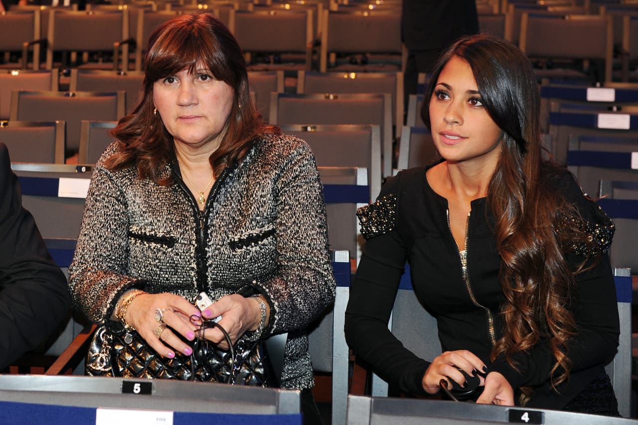 Junto a Celia, Messi también ama a otra madre, a la de sus hijos: Antonella Rocuzzo (derecha), con la que tiene tres pequeños.