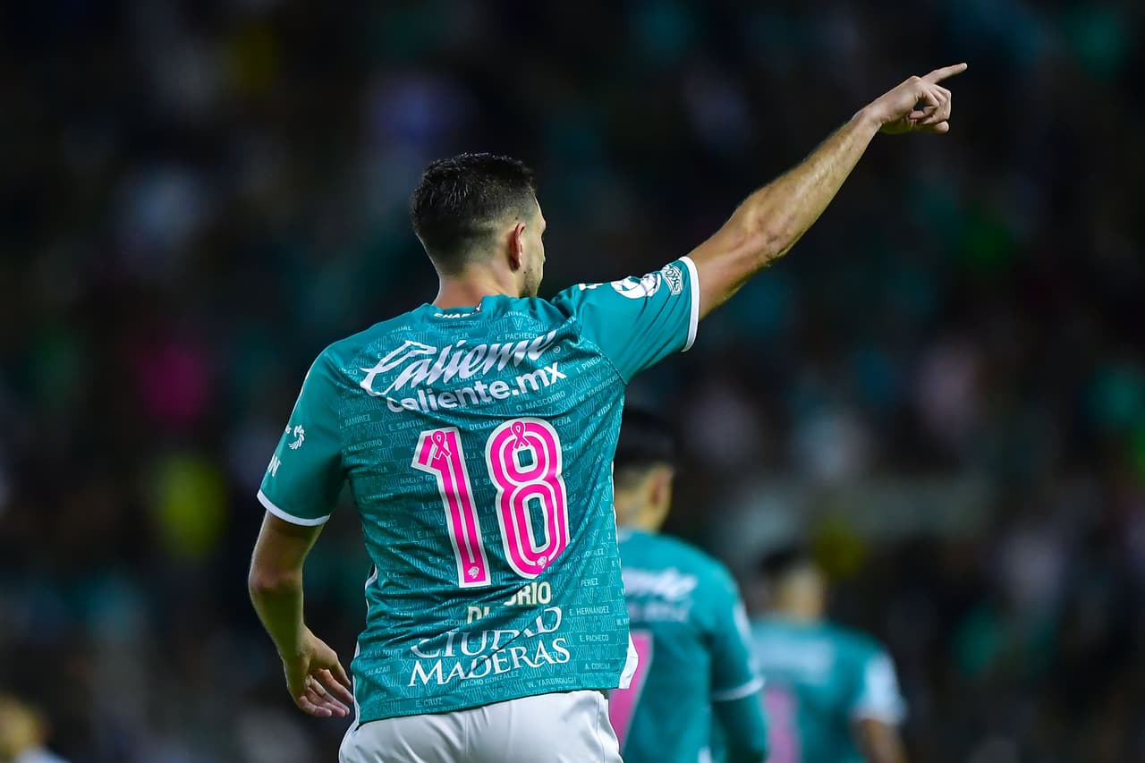 El goleador pudo sacarse la espina del gol anulado.