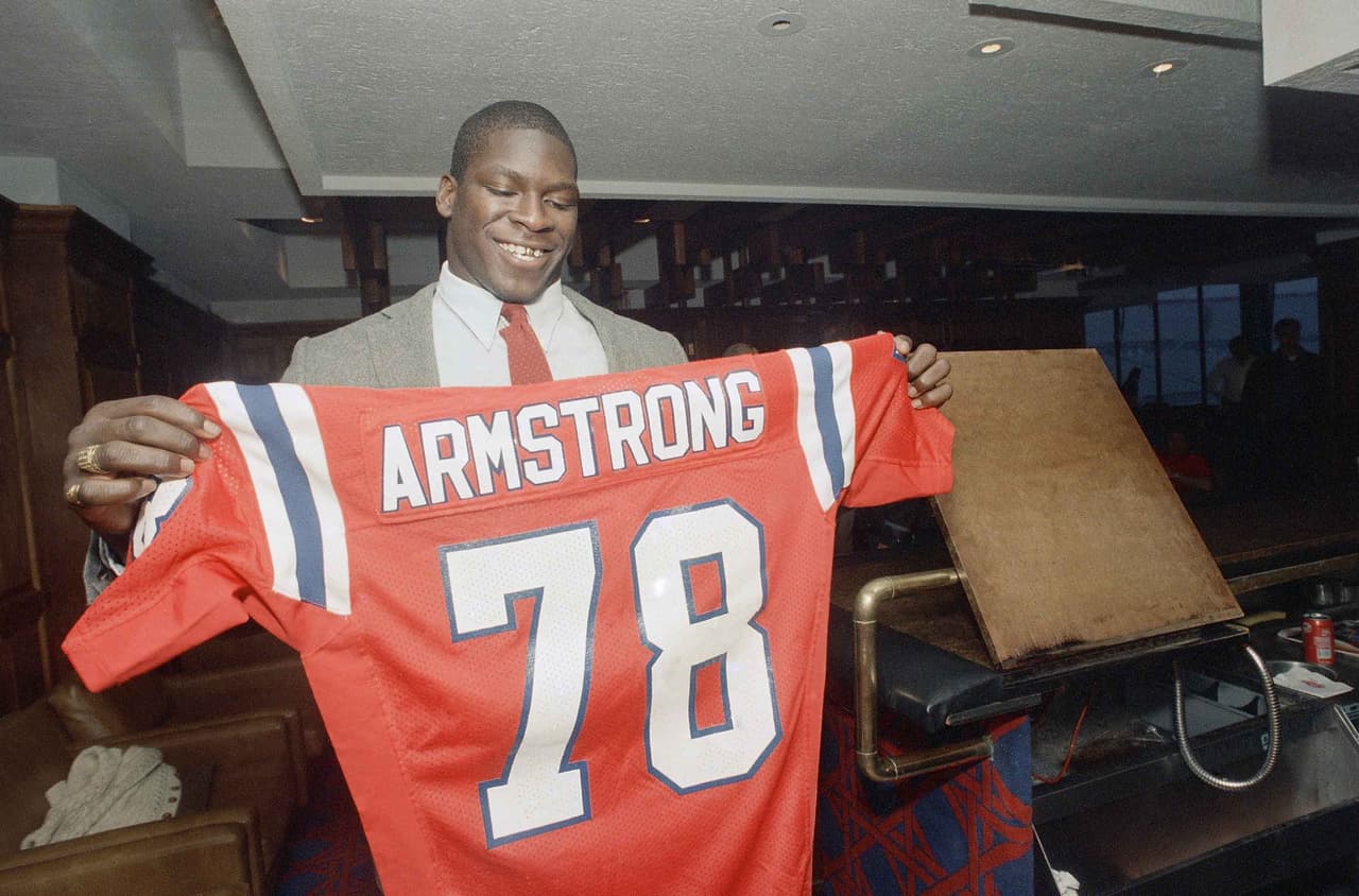 Brady también tuvo su partido 213 como titular para los Patriots, rebasando a BRUCE ARMSTRONG (212) con el máximo número en la historia de la franqucia.