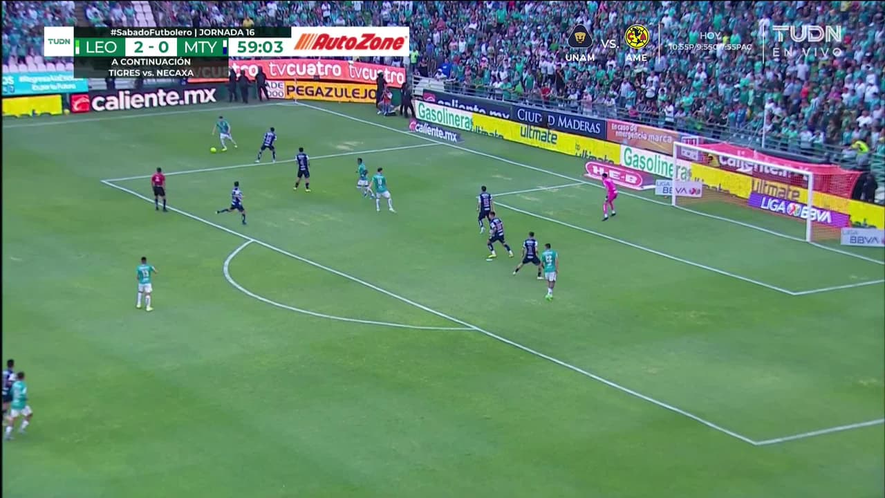 ¡CERCA! Edgar Guerra disparó que se estrella en el poste.