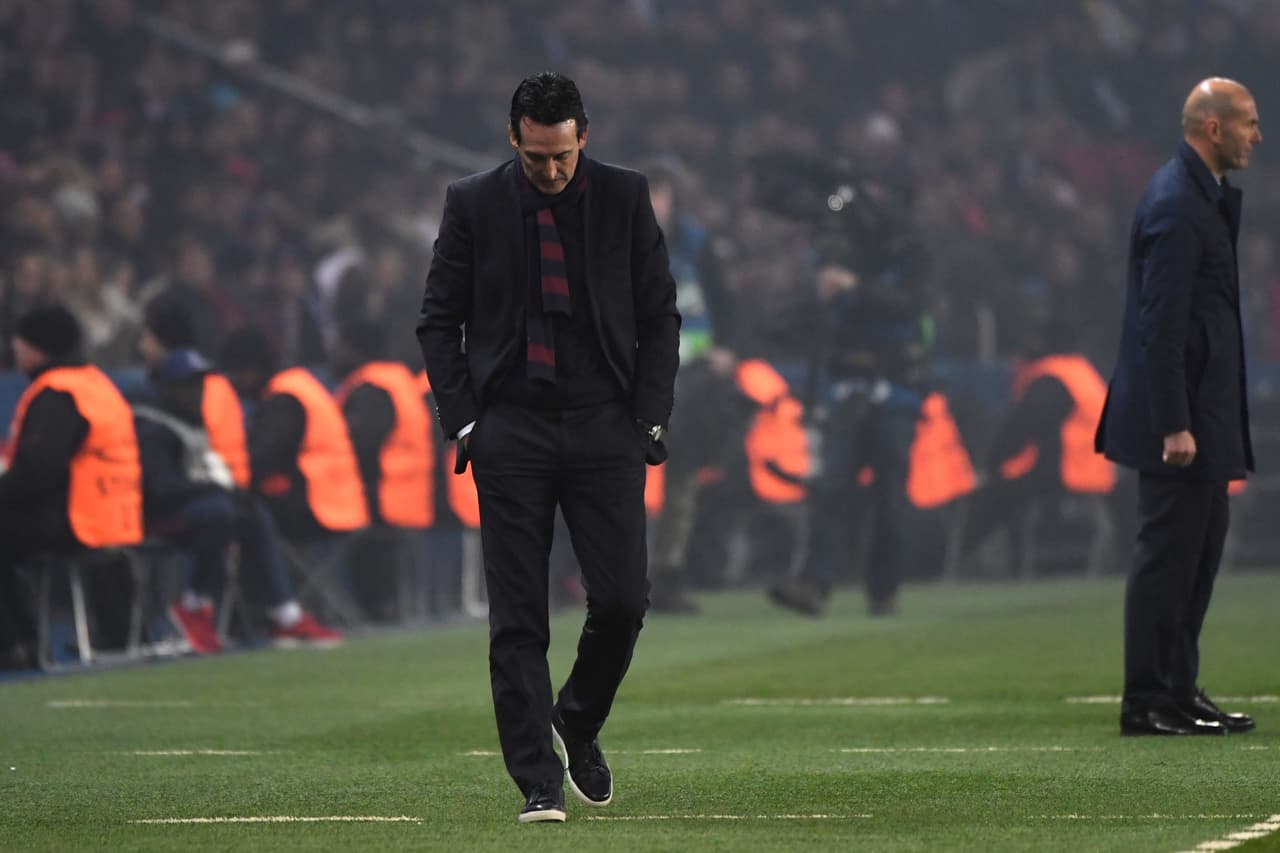 En casa y con una derrota 1-2 y el global 5-2 en su contra, el técnico Unai Emery vive el fracaso con el PSG.