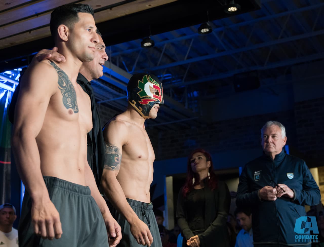 El Gimnasio de Nuevo León, Monterrey, vivió el inicio del Combate Américas II de este 2018 en el que la pelea antre Erik 'Goyito' Pérez y David 'DJ' Fuentes será la cereza de la noche. Los pesajes no tuvieron mayor sobresalto y ya está todo preparado para que en la noche del viernes los luchadores busquen la victoria.