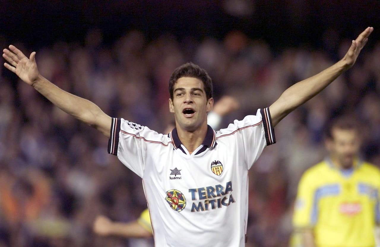 Valencia y Lazio protagonizarían el segundo duelo en esta etapa con saldo a favor de los españoles por 5-3, los naranjeros golearon como local 5-2 a los italianos y cayeron por la mínima de visita en el 2000.