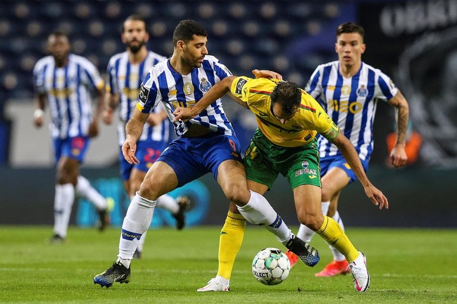 Porto venció a Pacos Ferreira 2-0 en la Liga de Portugal. Los dos goles corrieron a cargo de Pepe al minuto 77, seguido de Sérgio Oliveira un minuto después de la anotación del portugués. El mexicano Jesús 'Tecatito' Corona fue titular, creando situaciones de peligro durante el encuentro.