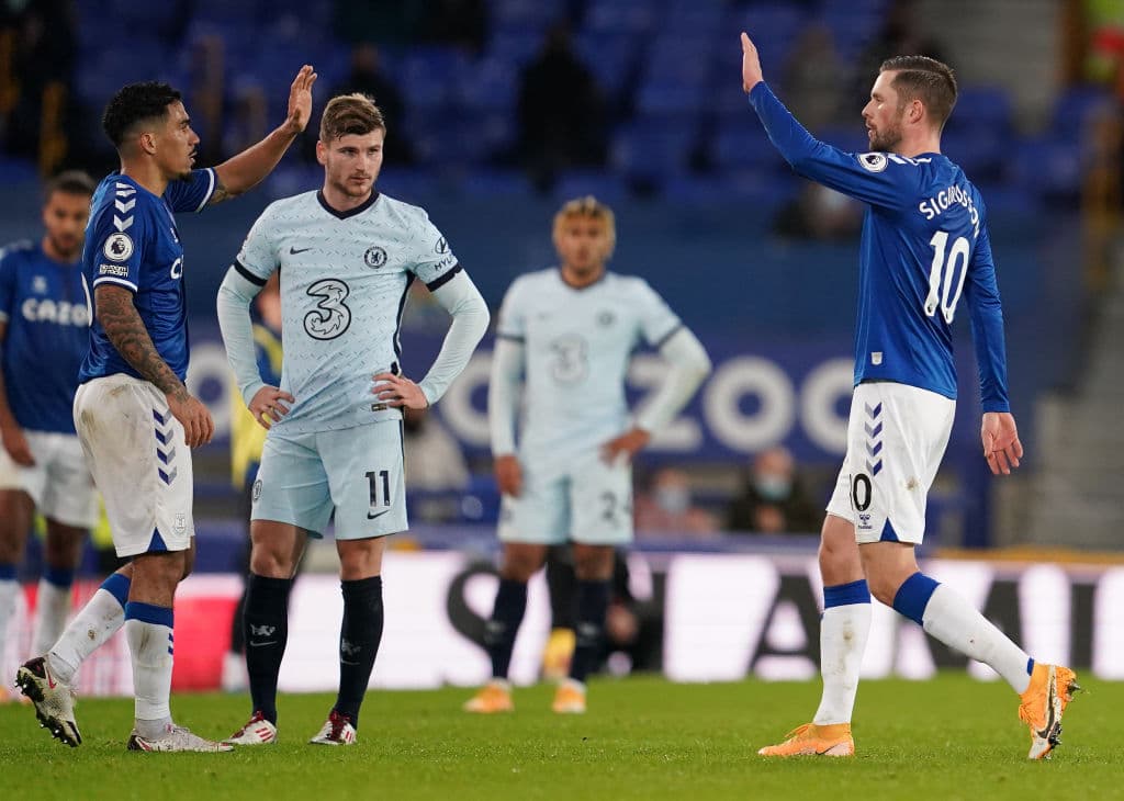 Sigurdsson (22’) anotó por la vía penal el solitario gol que les dio la victoria. Chelsea se queda con 22 unidades en zona de Champions y Everton llega a 20 puntos en la competición española.