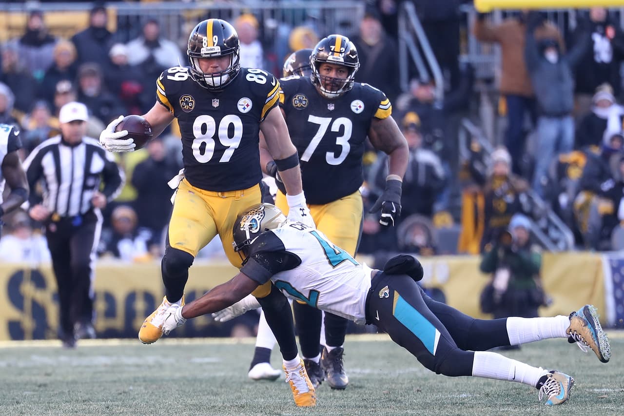 Vance McDonald fue uno de dos receptores de los Steelers que superaron las 100 yardas. Tuvo 10 recepcciones con 112 yardas totales.