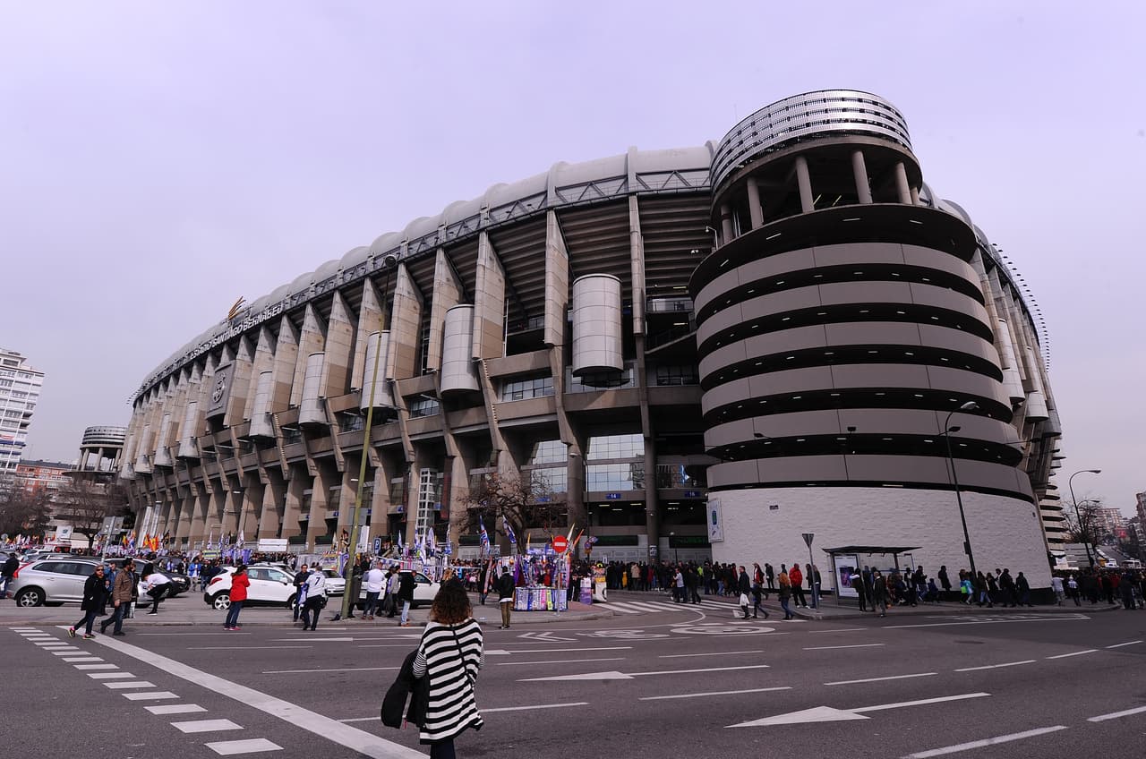 El estadio Snatiago Bernabéu recibió su segundo partido esta semana, luego del triunfo 3-1 del Real Madrid contra Napoli en el juego de ida de los octavos de final de la UEFA Champions League.