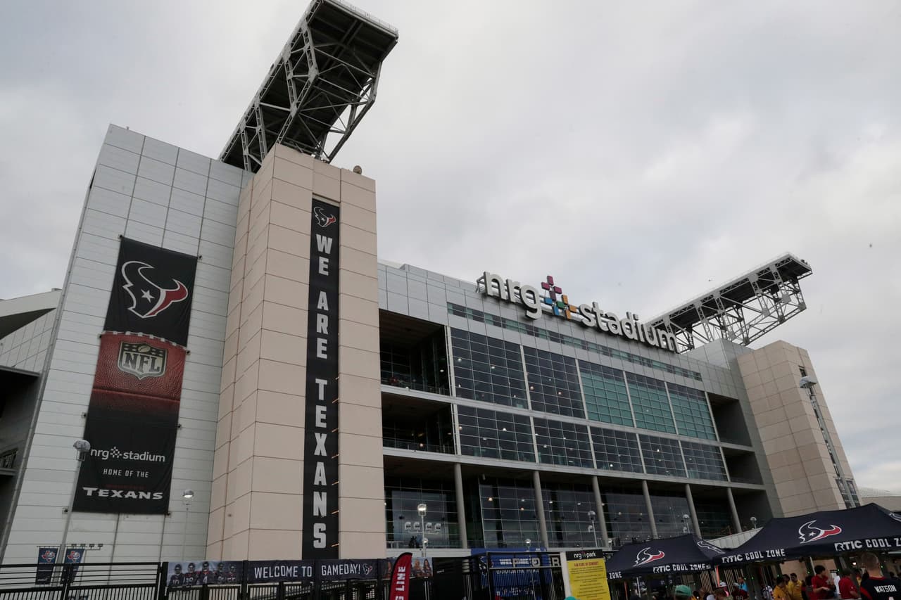 El NRG Stadium, donde México enfrentará a Costa Rica por Cuartos de Final de Copa Oro, es un escenario que es casa de los Houston Texans en la NFL, con capacidad para 73 mil espectadores e inaugurado en 2002. Una sede espectacular.