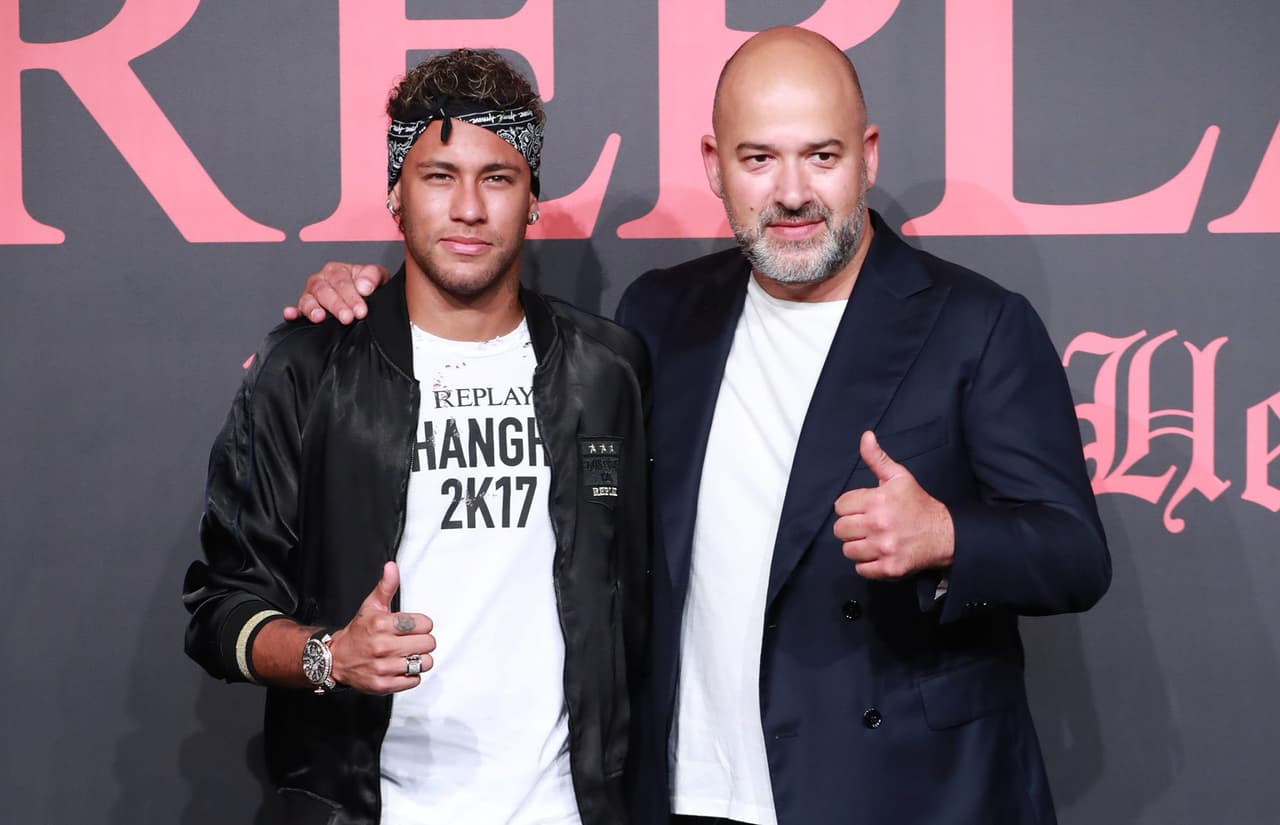 Los diseñadores presentes en el evento aprovecharon para tener un recuerdo con el crack.