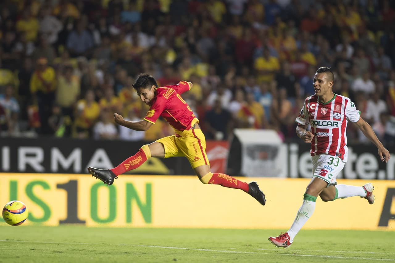 Ruidíaz intentó despegar al Morelia del marcador pero sus disparos fueron rechazados tras la gran actuación de Marcelo Barovero.