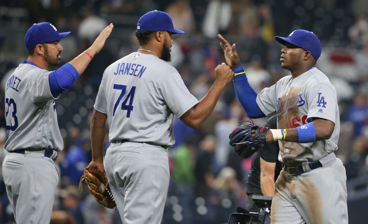 Kazmir y los Dodgers blanquean a los Padres