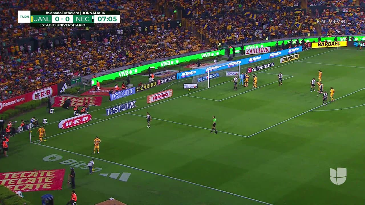 ¡TIRO ATAJADO! disparo por Marcelo Flores.