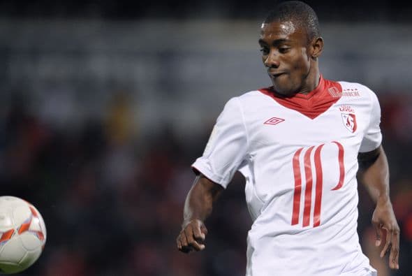 Salomón Kalou: El atacante marfileño es otra figura que dejó un equipo importante para ahora jugar con el Lille. kalou pasó seis años con el Chelsea en un destacado nivel, aunque su último año con sólo seis goles no le ayudó para permanecer en el cuadro inglés. Lille logró su fichaje sin pagar nada, ya que acabó contrato con los 'Blues'.