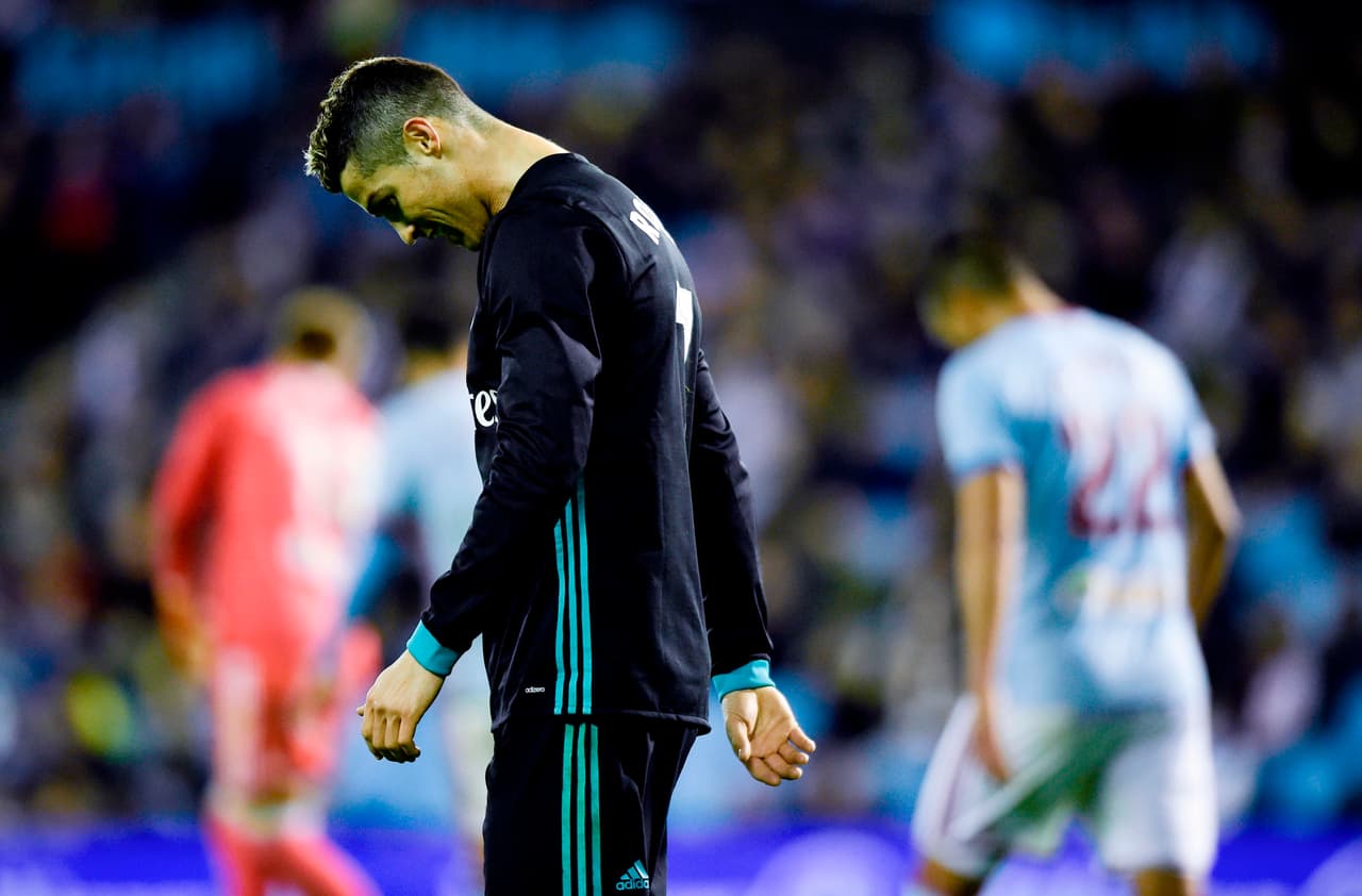 Real Madrid empata y se aleja más del título