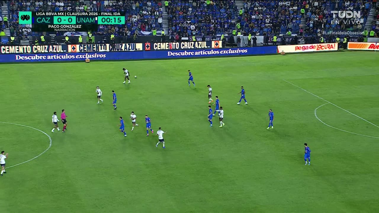Arranca el partido y la pelota está en juego.